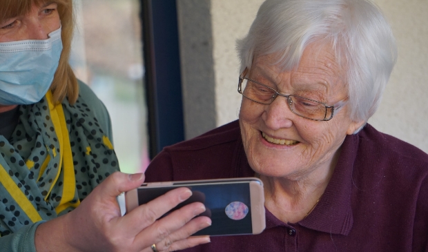 <p>Tijdens het online Alzheimer Cafe kunnen belangstellenden meer te weten komen over dementie.</p>