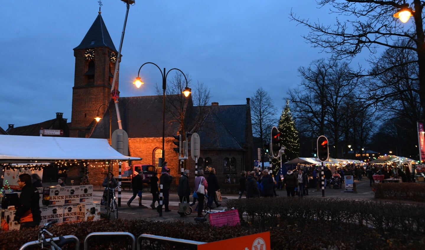 De kerstmarkt in Leersum wordt altijd drukbezocht. 