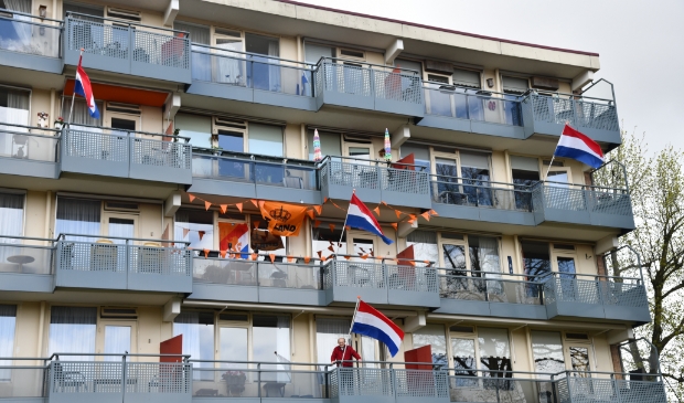 <p>Er werd volop gevlagd op Bevrijdingsdag, zoals hier bij De Drie Eiken in Soesterberg.</p>