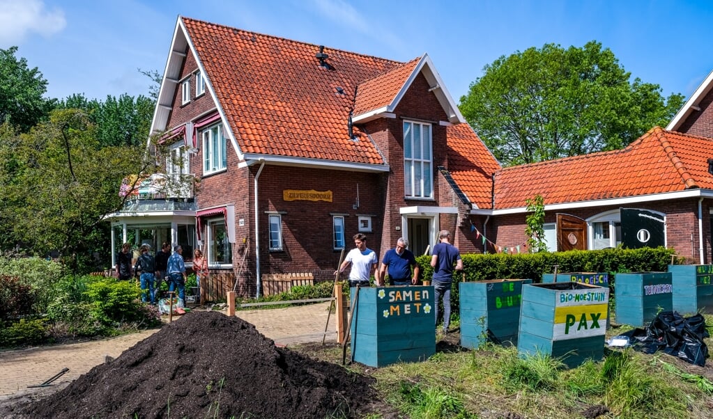 De aanleg van de moestuin vond onder andere plaats tijdens NL Doet afgelopen maart.