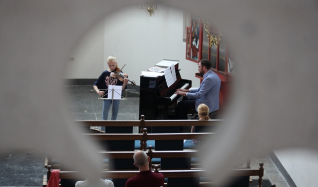 <p>Op zondagmiddagen is er in de Sint-Joriskerk weer een kort programma met live muziek, Bijbellezing, stilte en gebed.</p>