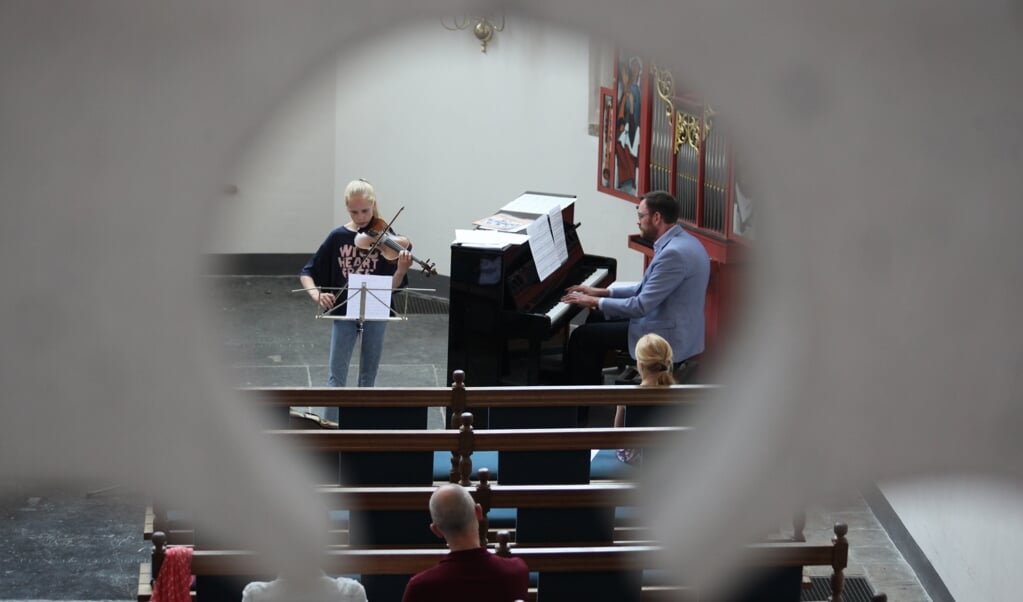 Op zondagmiddagen is er in de Sint-Joriskerk weer een kort programma met live muziek, Bijbellezing, stilte en gebed.