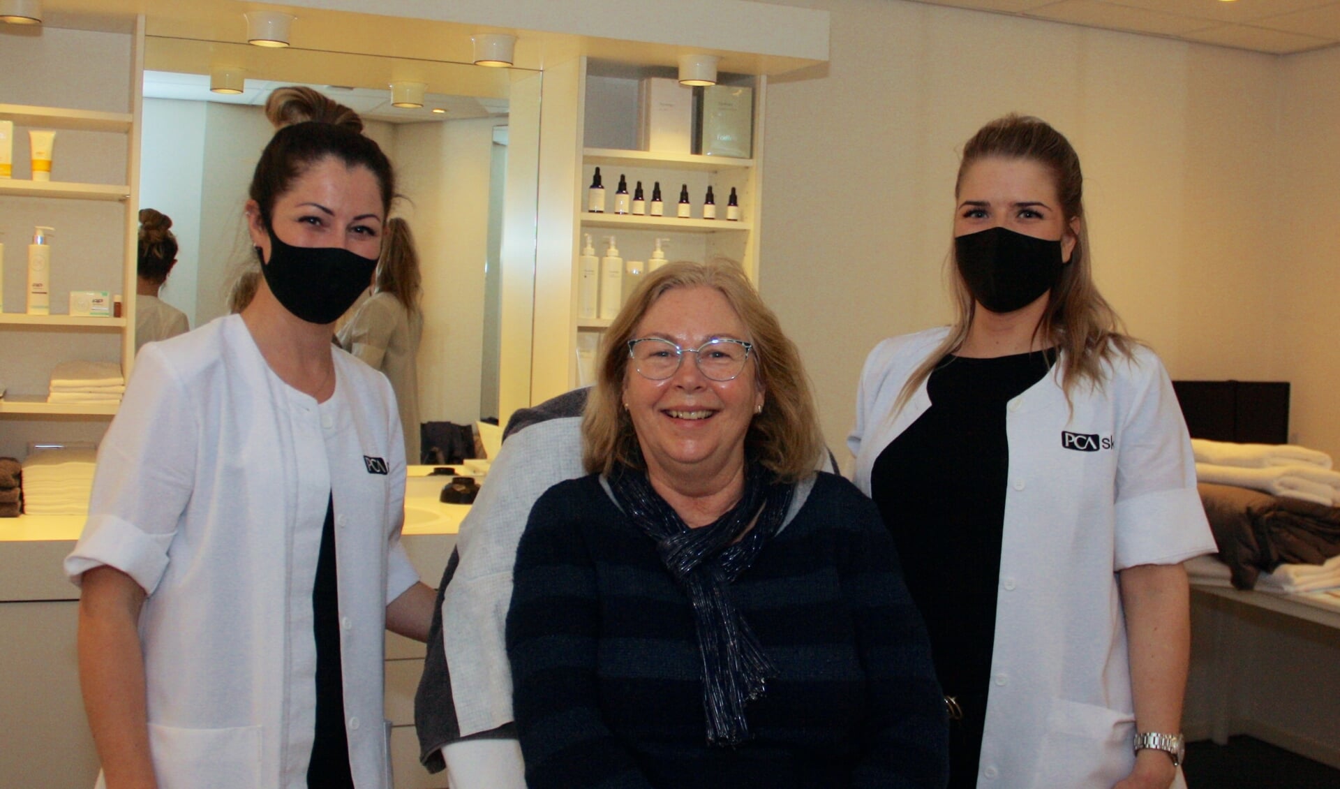 Op de foto: links Sabrine ten Pierik, midden Mieke Straatman, rechts Iris van Dijk.