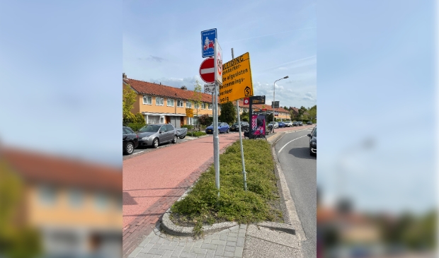 Het te hoog en te ver naar voren geplaatste bordn aar voren geplaatste