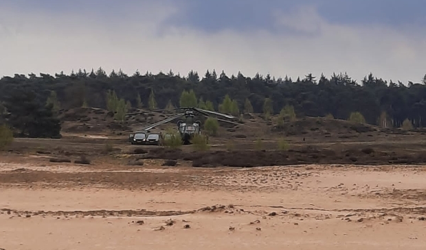 <p>De Chinook die een voorzorgslanding maakte in het Wekeromse Zand</p>