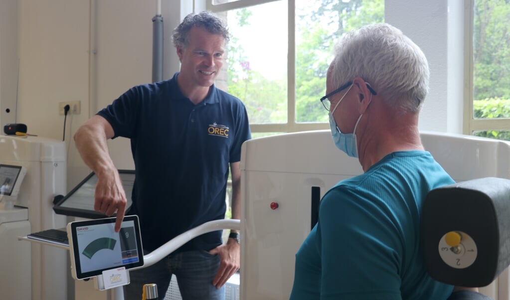 Fysiotherapeut Rogier Bokelman biedt een revalidatieprogramma aan.