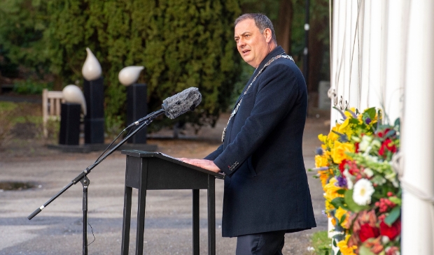 <p>Burgemeester Gerolf Bouwmeester van Leusden houdt zijn toespraak. </p>