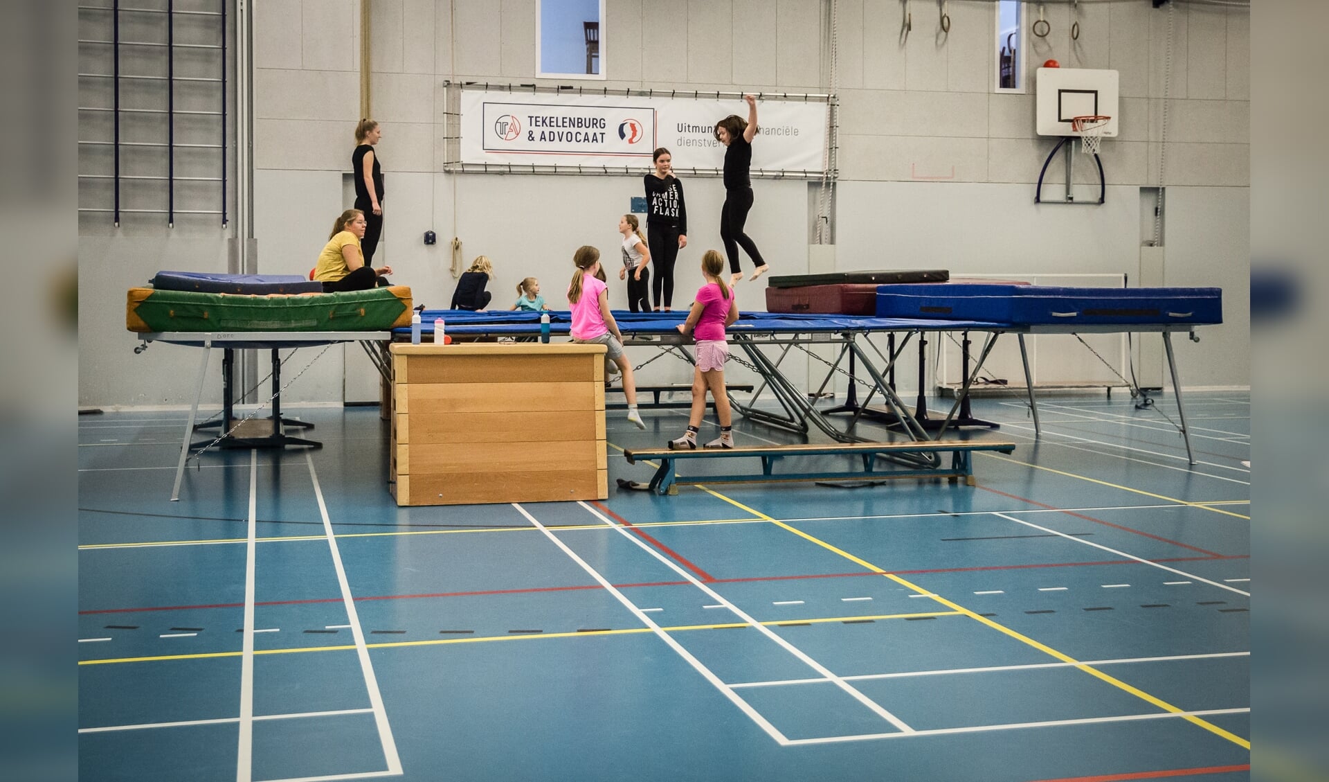 In de Breehoek kunnen de leden van DOTO weer trainen op grote toestellen zoals deze trampoline.