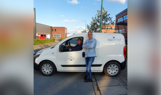 <p>Robert Falk en Gijs van vulpen bieden een landelijke postservice voor bedrijven.</p>