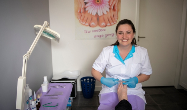 <p>Hester Klop - de Ruiter (34) heeft de garage van haar woning laten verbouwen tot professionele pedicure praktijk.</p>