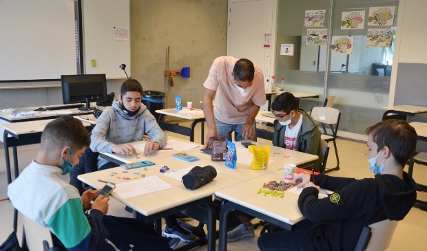 <p>Ondersteuningsuur voor wiskunde: smarties helpen om breuken te begrijpen.</p>