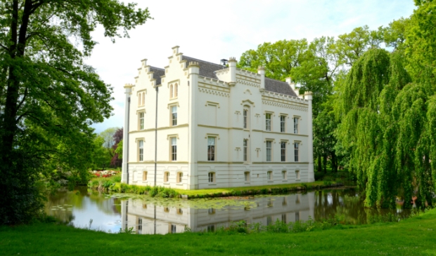 <p>Huize Scherpenzeel in het groen.</p>