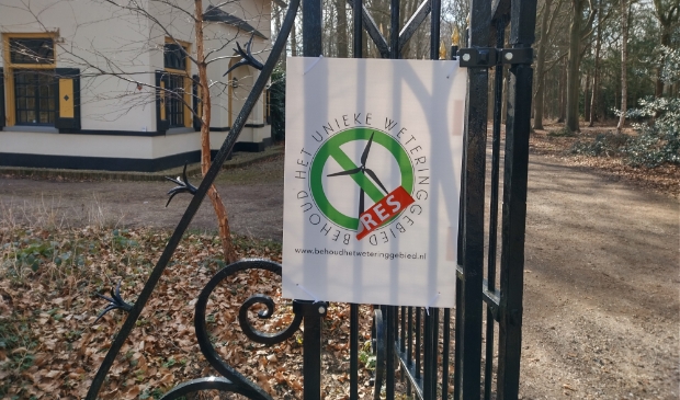 <p>Eén van de vele protestborden in het Langbroekerwetering gebied</p>