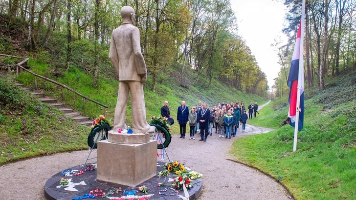Voorafgaand aan de Nationale Herdenking is er een stille toch van Kamp Amersfoort naar Rusthof.