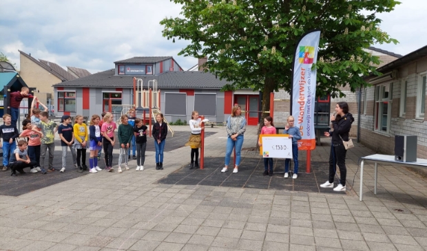 Debby IJpma bedankt de kinderen voor hun inzet.