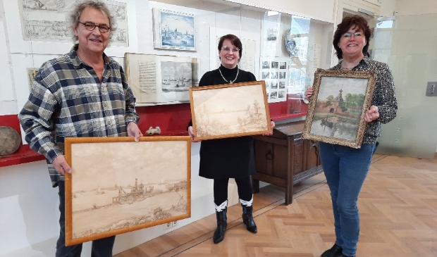 <p>V.l.n.r. Roger van Boxtel, Lisette Colijn (directeur/conservator), Esther Franken (medewerker collectiebeheer)</p>