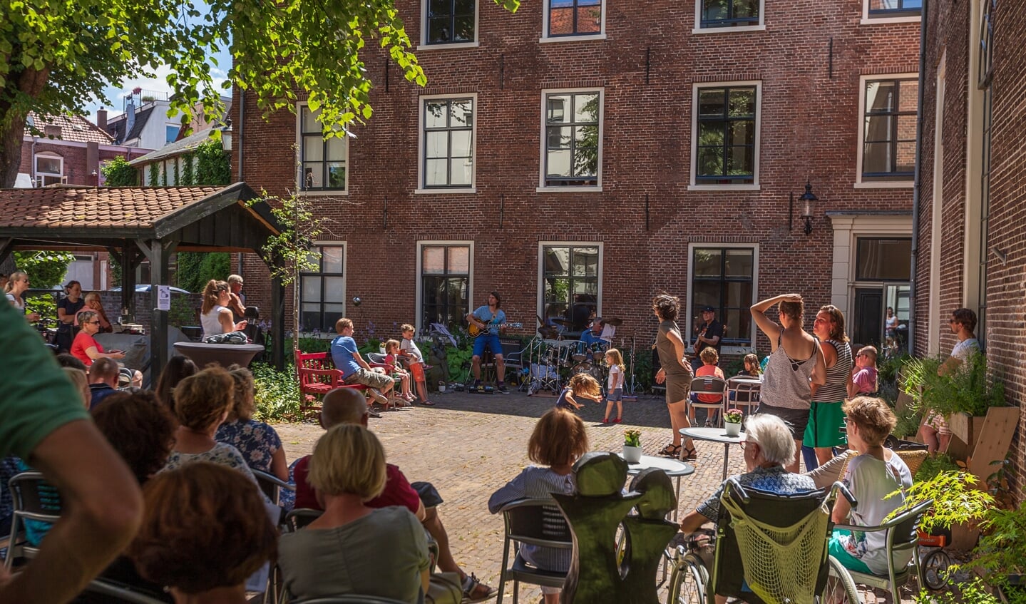 Eerdere editie van Gluren bij de Buren