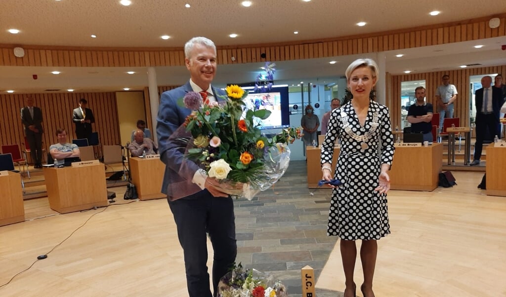 Wethouder Hans Huijsmans met burgemeester Iris Meerts