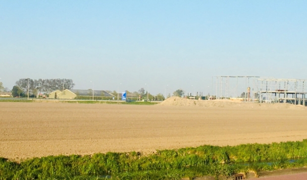 <p>Het toekomstige bedrijventerrein komt aan de noord- en zuidkant van de N201.</p>