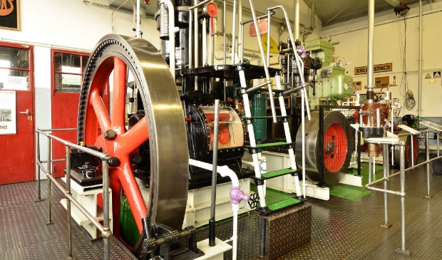 <p>In de motorenhal staan diverse oude motoren opgesteld.</p>