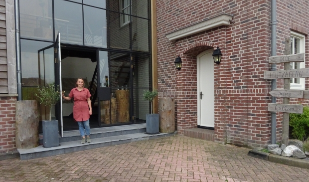 <p>In september 2019 werden de deuren van dit sfeervolle pand met vergaderruimtes boven de bestaande houtzagerij geopend.</p>