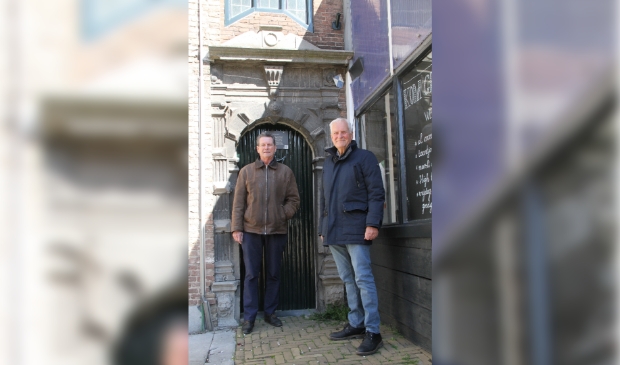 <p>Fred Stamkot en Kees Osseweijer, bestuursleden van de Stichting,</p>