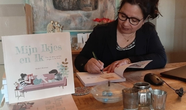 Nicole Bruininga signeert 'Mijn Ikjes en Ik'