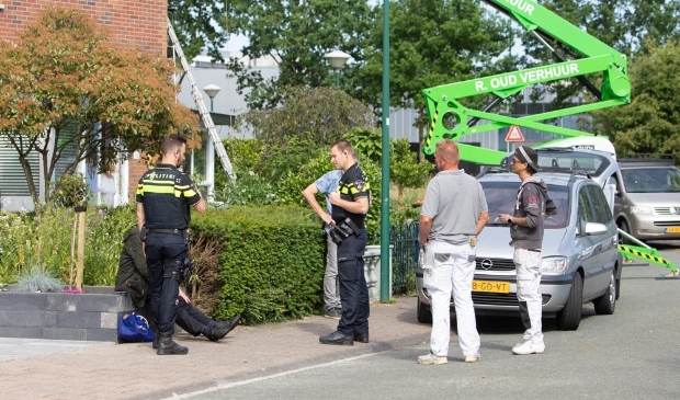 <p>Nadat de vrouw op het droge was geholpen door schilders, werd ze door de politie naar huis gebracht.</p>