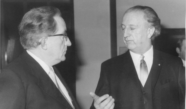 <p>Zijn er nu vijf wethouders nodig, in 1972 was twee voldoende: Jaap vd Zande (CHU-AR) en Jaap Hiddink (GB).</p>