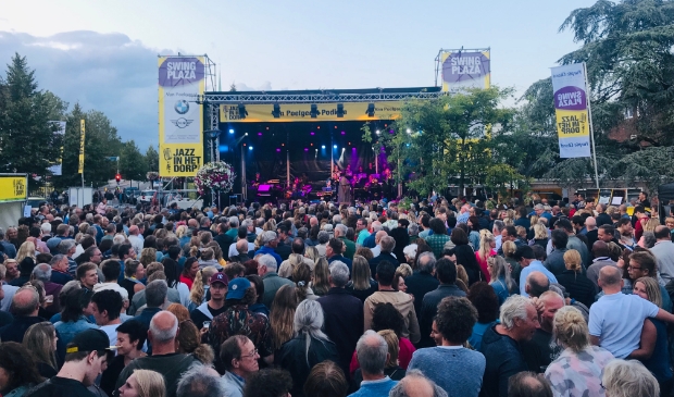 <p>Jazz in het Dorp trok duizenden bezoekers.</p>