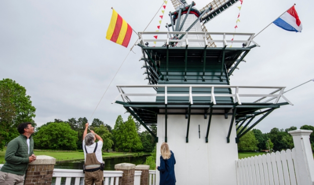 <p>Molenaar Guus Boers en wethouder Annelies van der Have.</p>