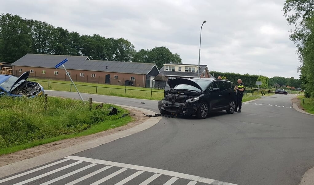 Een ongeval op de 'beruchte' kruising Garderbroekerweg/Oude Garderenseweg in Kootwijkerbroek. De afgelopen tijd vonden hier meerdere ongevallen plaats, de laatste op 16 april, 23 april, 23 juni, 2 juli en 3 juli.