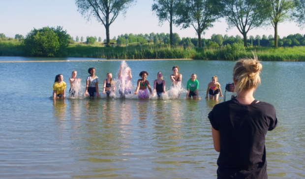 <p>Ook in het water vindt een dansact plaats. </p>