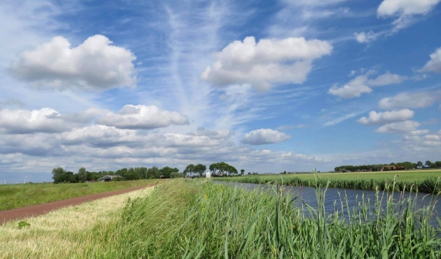 Langs de Eemnesservaart met Sluisje/Gemaal (1880) en een prachtige lucht