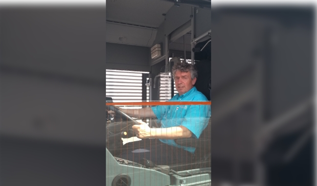 <p>Buschauffeur Ferrie Boers. ,,Ik mis het horecaleven geen moment.''</p>