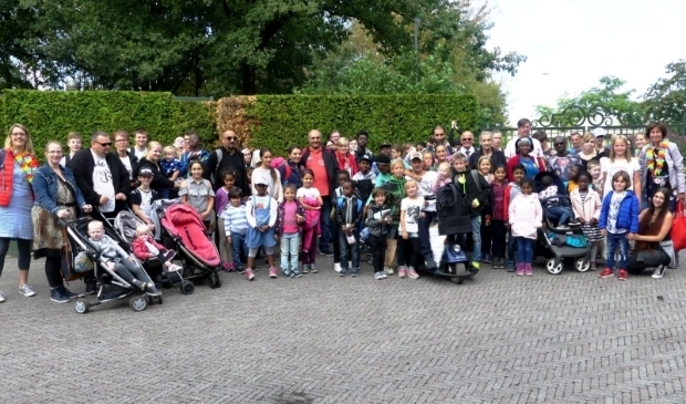 <p>Als 150 kinderen gelukkig kunnen worden, waarom dan niet 300 kinderen? </p>