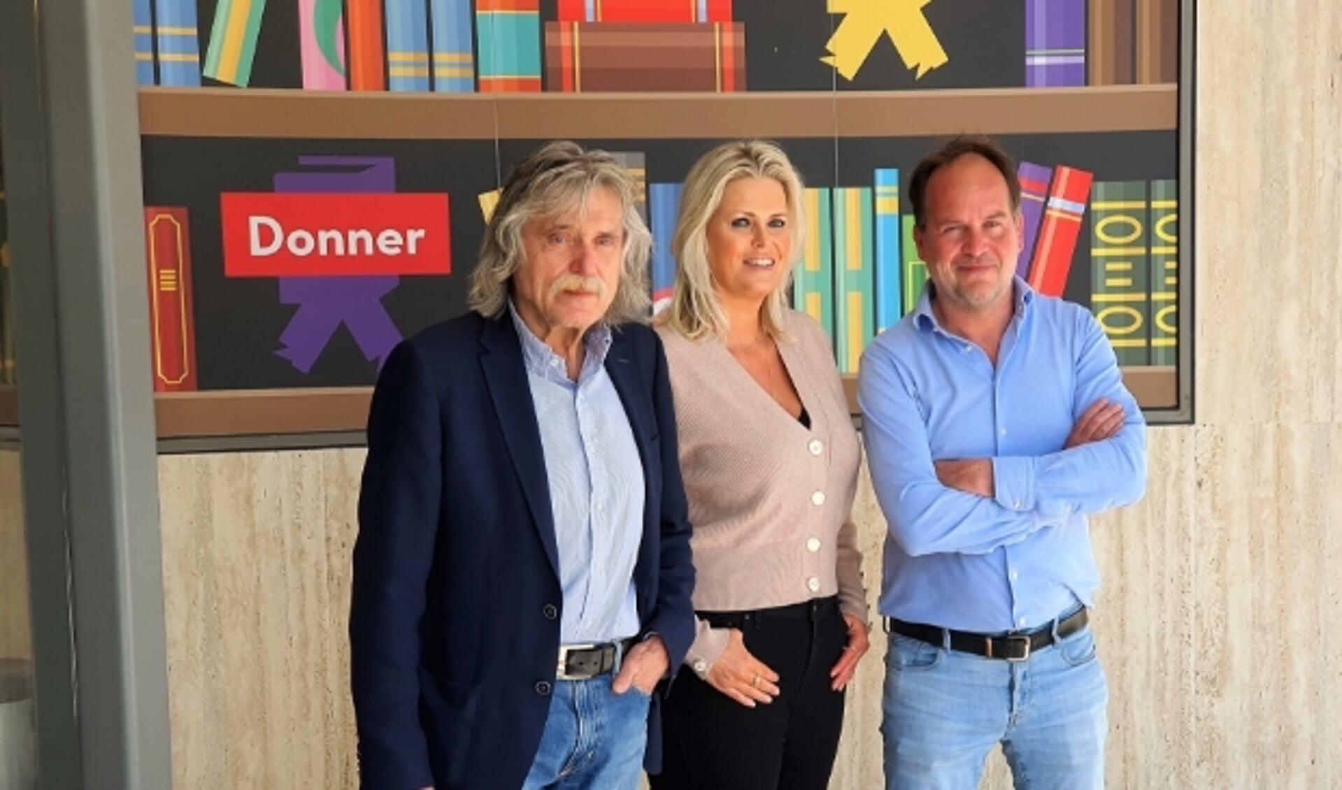 Johan Derksen, samen met de auteurs van zijn biografie: DERKSEN, Antoinette Scheulderman en Michel van Egmond.