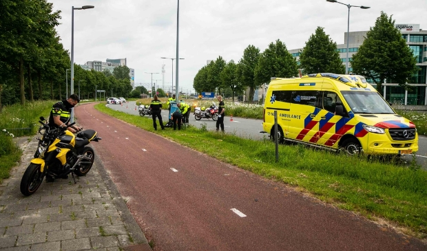 <p>Bij de klap raakte een reclamezuil beschadigd.</p>
