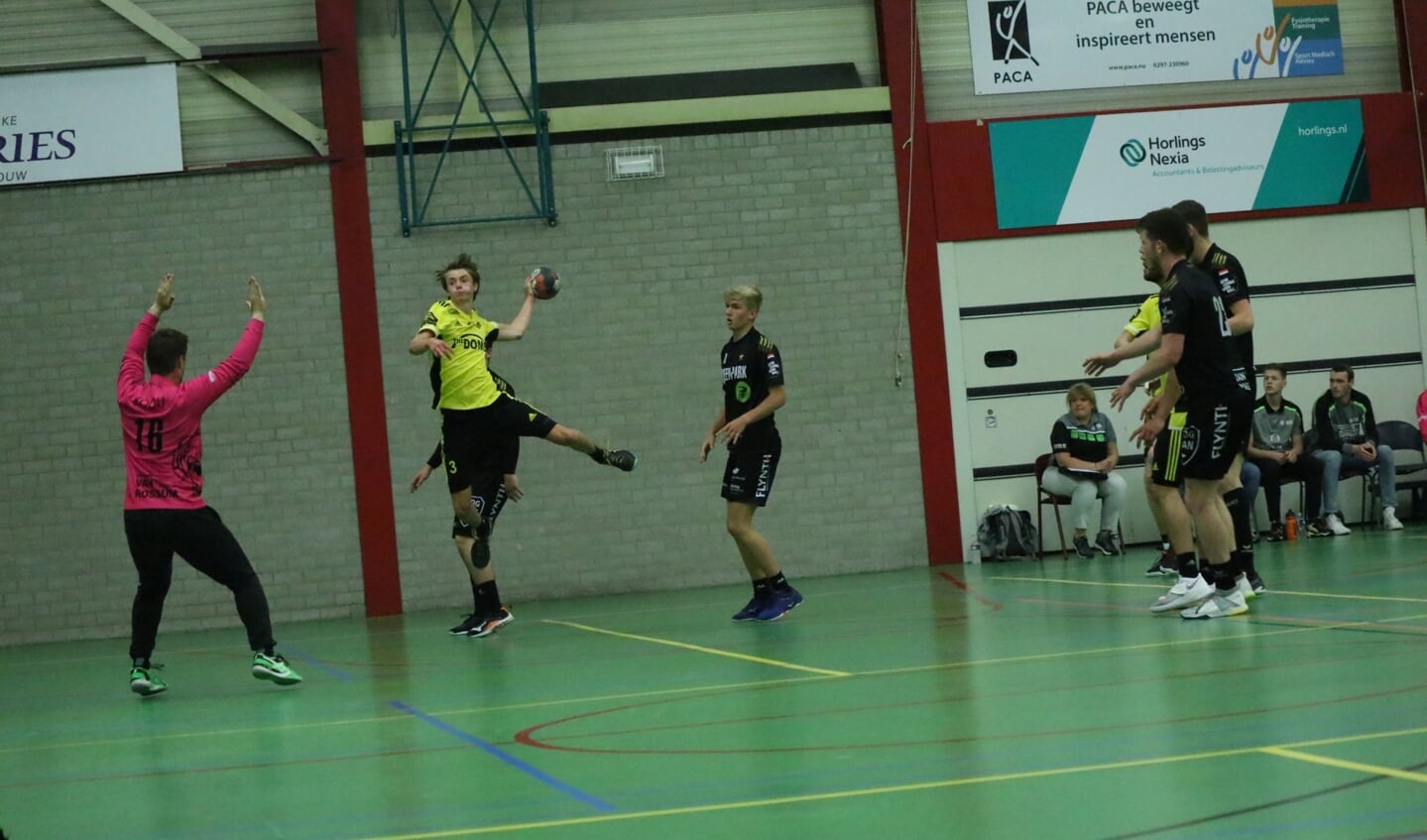 Handbal Houten speelt tegen Aalsmeer