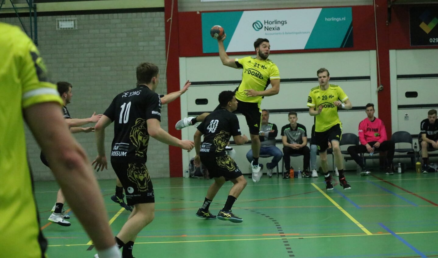 Handbal Houten speelt tegen Aalsmeer