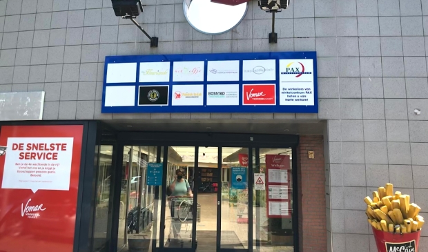 <p>Winkelcentrum Pax: als de plannen doorgaan is er geen snackbar meer in de wijk. .</p>