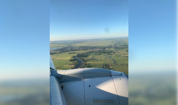 Ouderkerk vanuit KLM Cityhopper op vroege ochtend van de prachtige zomerdag 10 juni 2021