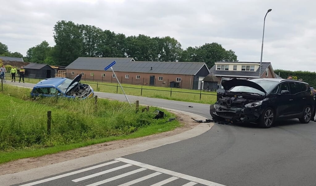 Een ongeval op de 'beruchte' kruising in het buitengebied van Kootwijkerbroek, eind juni.