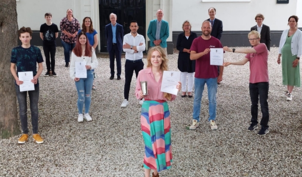 <p>De voorjaarsuitdeling en de winnaar van de Creativiteitsprijs. </p>