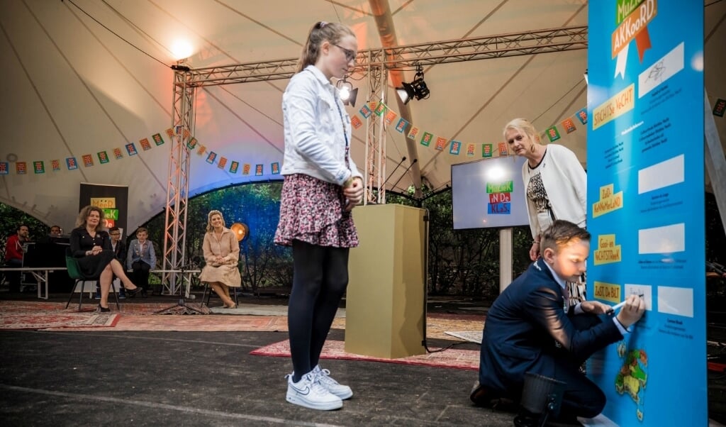 Een van de bijzondere momenten voor huidig kinderburgemeester Carmen Braak. Vorige maand zette zij onder toeziend oog van Koningin Máxima haar handtekening voor meer muziek in De Bilt. 