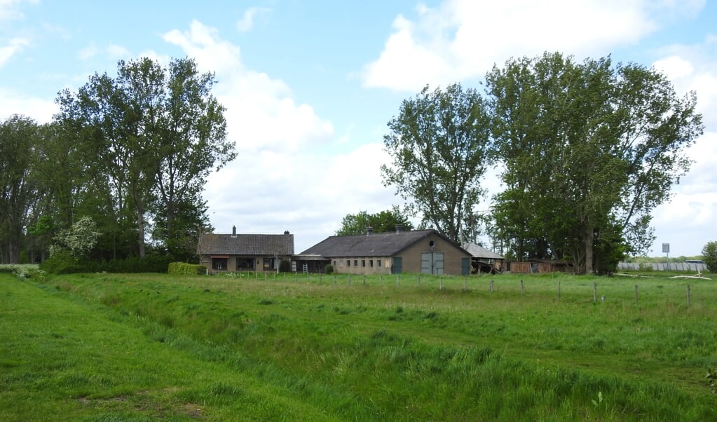 Het perceel en de boerderij aan de Drakenburgerweg 4 worden betrokken bij de plannen voor de Baarnsche Zoom.