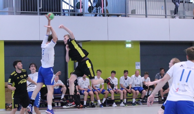 <p>Handbal Houten is kampioen na ruime overwinning op WHC/Hercules</p>