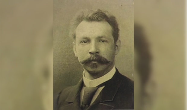 <p>Burgemeester Verhulst speelt in de reprise zijn evenknie uit 1905: burgemeester Op ten Noort</p>