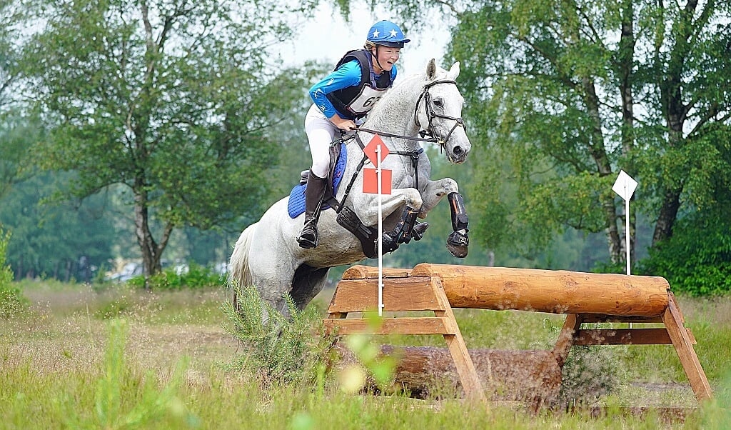 Jop Vetter kan zich geen leven zonder paarden herinneren. Ze wil het hoogst haalbare bereiken in haar sport.