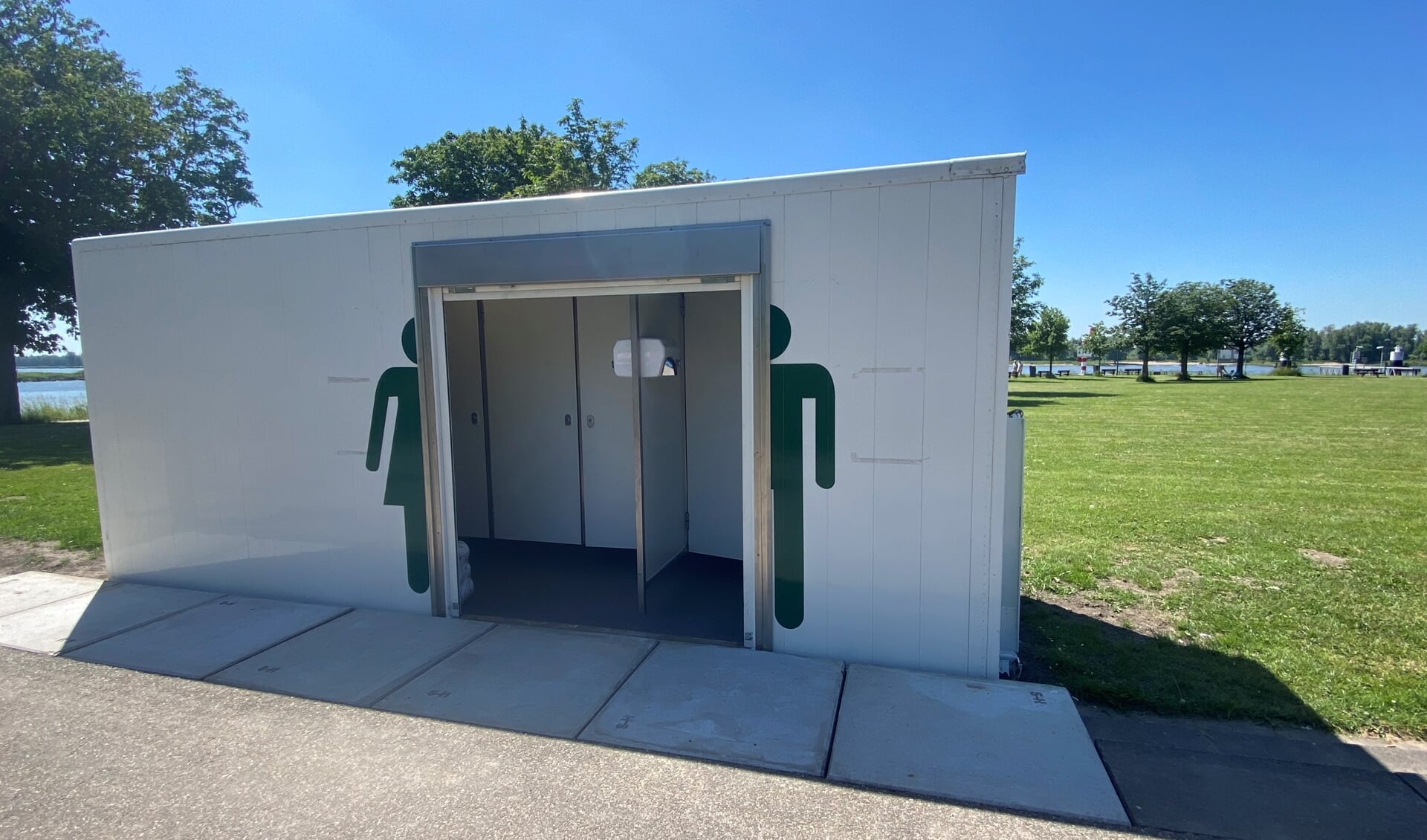 Deze zomer plaatste de gemeente een toilet Buiten de Waterpoort